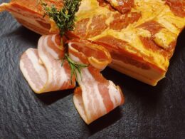 Lard fumé coupés en tranche