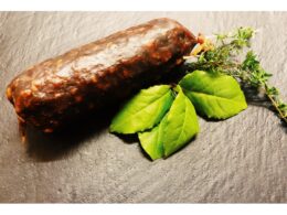 Saucisse séchée aux noisettes