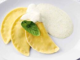 Mezzelune au fromage à raclette AOP, crème au citron