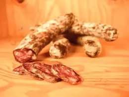 Saucisse bœuf et porc séchée à l'air artisanale du Jura