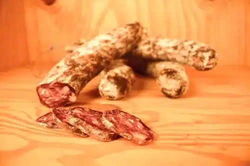 Saucisse bœuf et porc séchée à l'air artisanale du Jura